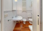 Via-San-Vitale-Bologna-Bathroom